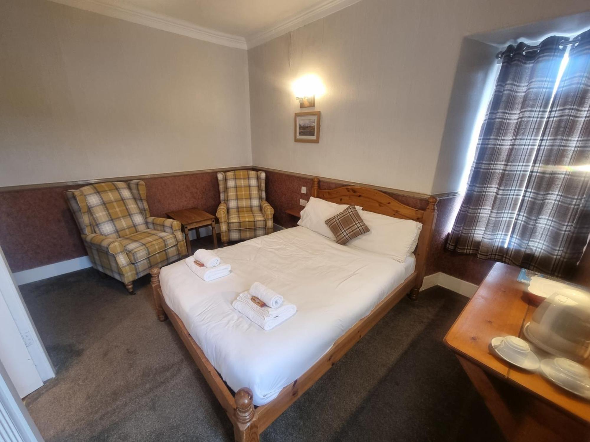 Roy Bridge Hotel Fort William Exteriör bild