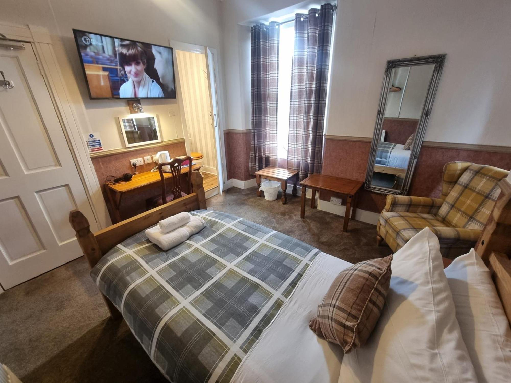 Roy Bridge Hotel Fort William Exteriör bild