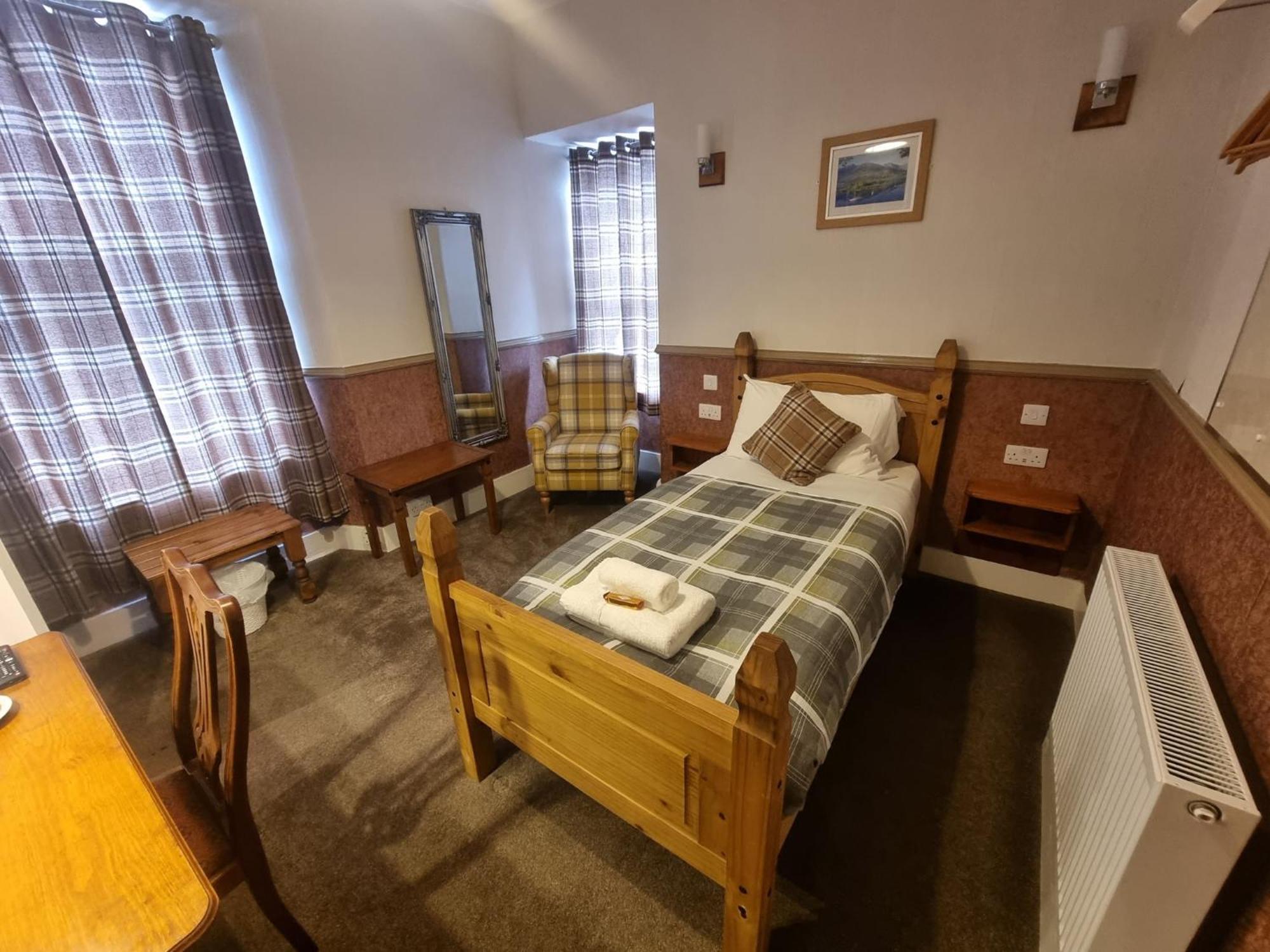 Roy Bridge Hotel Fort William Exteriör bild